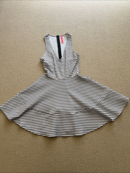 Eight Sixty Dresses & Skirts - Eight Sixty Black White Checkered Mini Dress XS V-Neck Fit & Flare